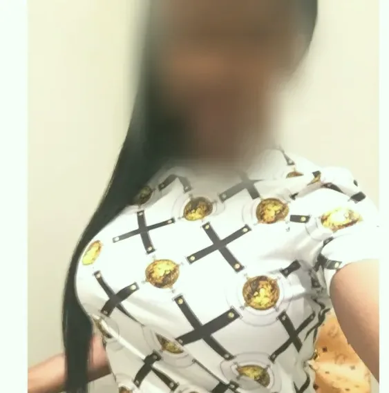 Chloe, 36