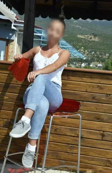 Lara, 34