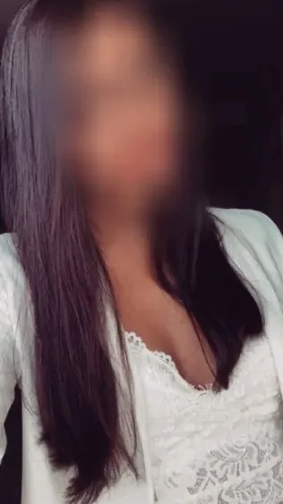 Lauren, 28