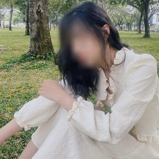 Rebecca, 20