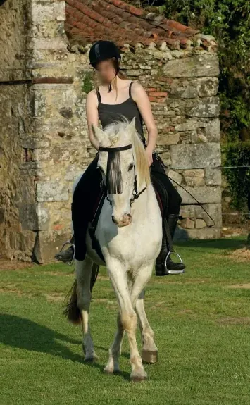Roisin, 27