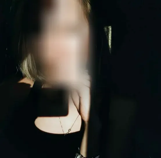 Zara, 28